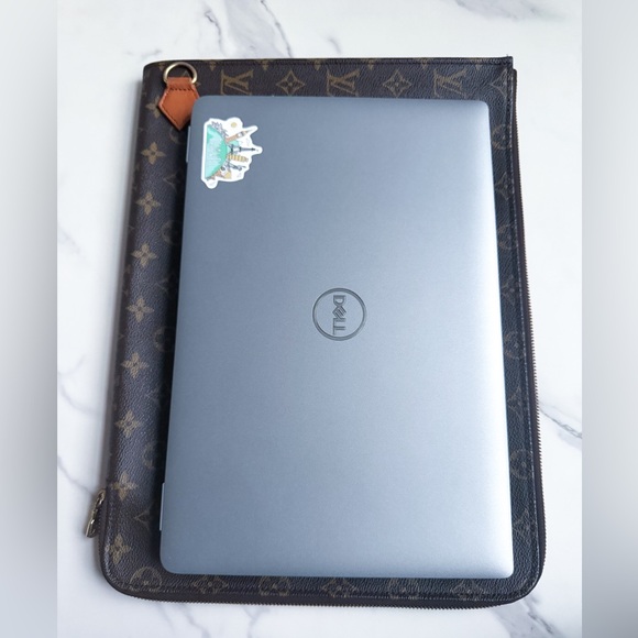 Louis Vuitton Monogram Document Laptop holder - Picture 5 of 12